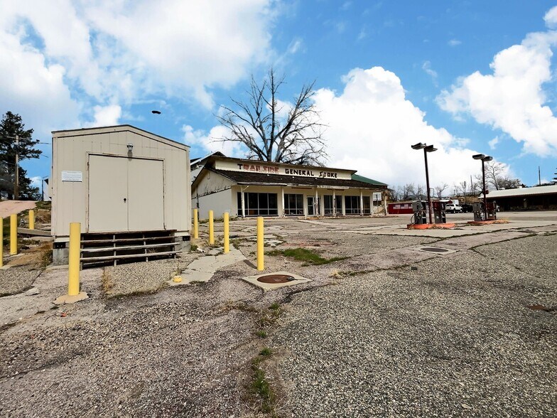 More Photos Of 105 W 7th St, Lusk General Retail For Sale