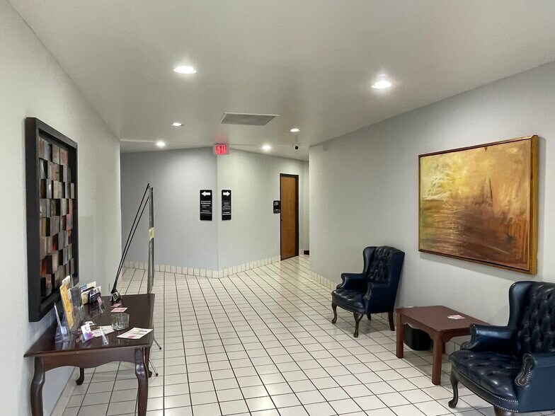 More Photos Of 625 W Centerville Rd, Garland Office For Sale