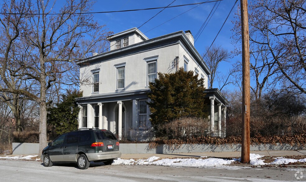 Primary Photo Of 106 Wellington Pl, Cincinnati Office Residential For Lease