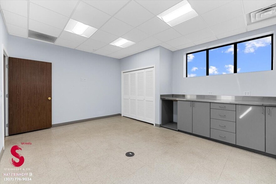More Photos Of 4113 W Yellowstone Hwy, Casper Flex For Sale