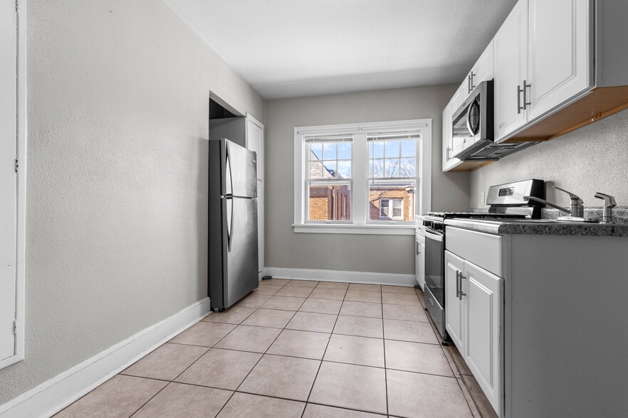 More Photos Of 910 4th Ave, Rockford Apartments For Sale