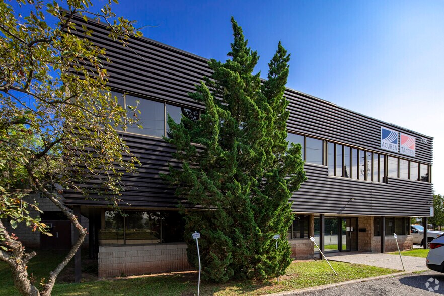 More Photos Of 2180-2190 Speers Rd, Oakville Warehouse For Sale