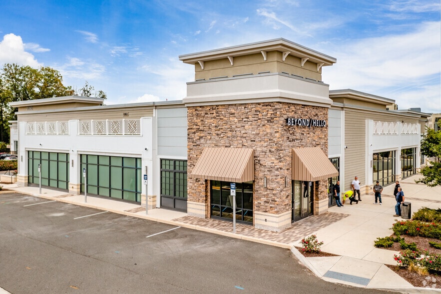 More Photos Of 21290 Windmill Parc Dr, Sterling Storefront For Lease