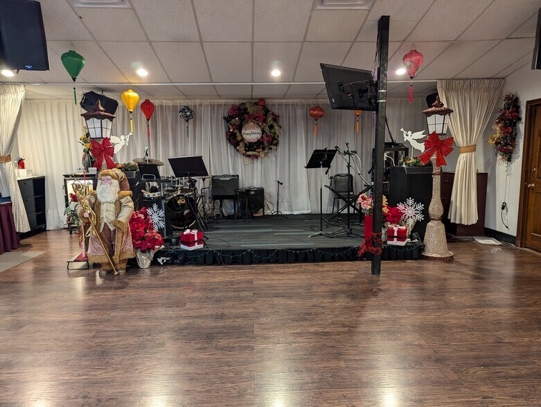 More Photos Of 2103 S Wadsworth Blvd, Lakewood Office For Sale