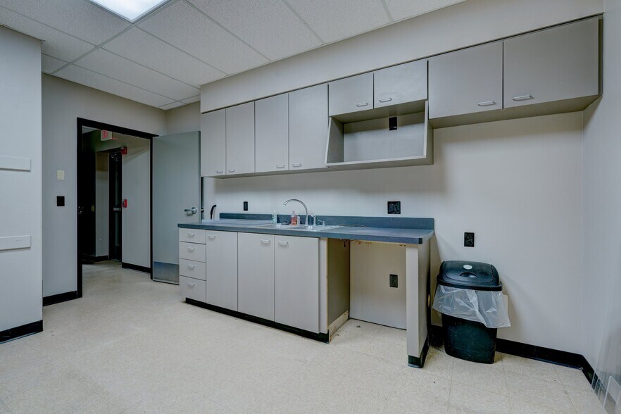 More Photos Of 14900 SE 29th St, Choctaw Bank For Lease