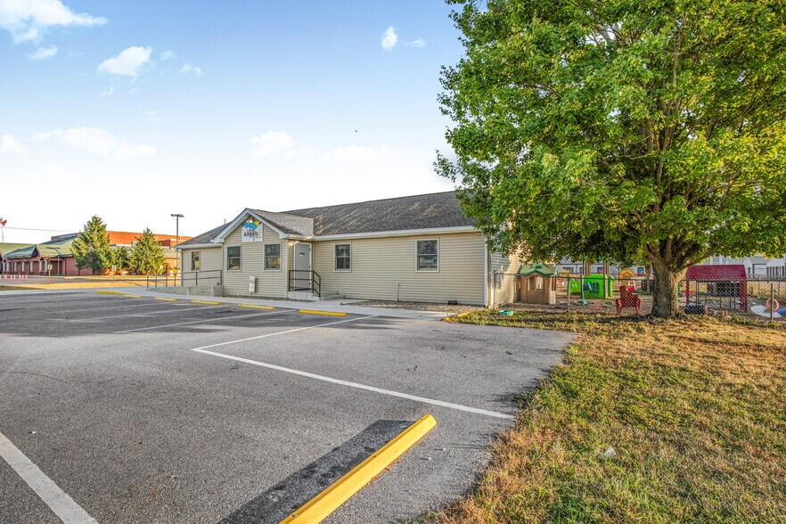 More Photos Of 925 Hendricks Dr, Lebanon Daycare Center For Sale