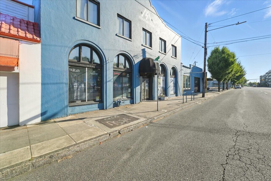 More Photos Of 2975 NE Sandy Blvd, Portland Storefront For Sale