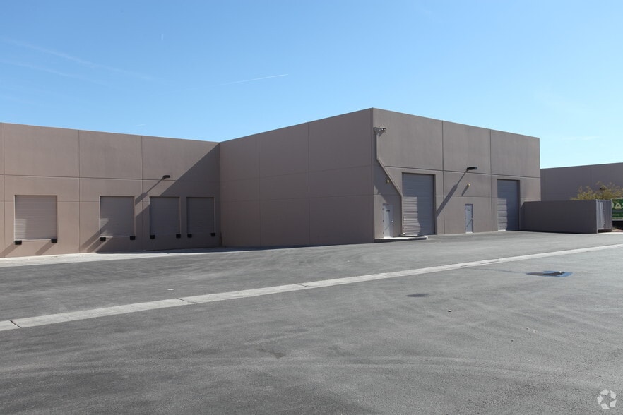 More Photos Of 2965 Coleman St, North Las Vegas Distribution For Lease