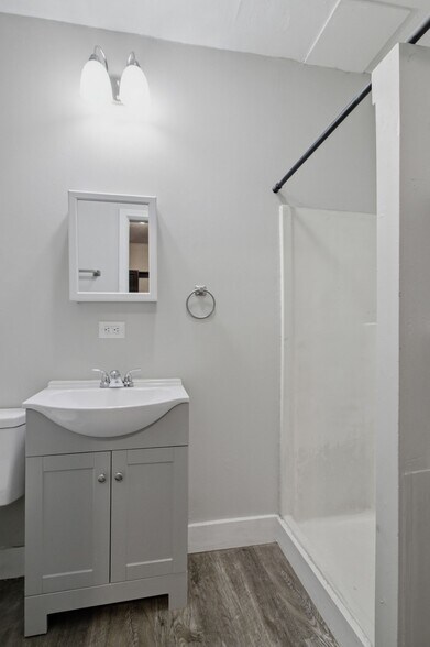 More Photos Of 303 S Poplar St, Paris Apartments For Sale