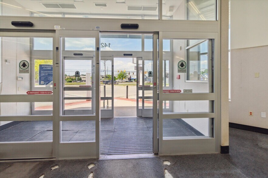 More Photos Of 1420 Wright Ave, Alma Drugstore For Sale