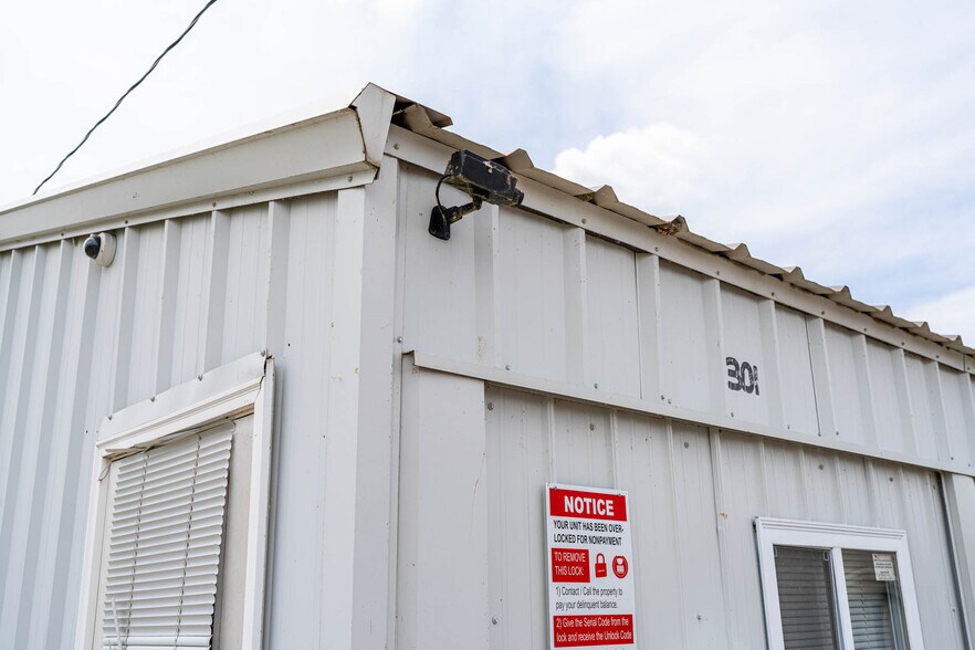 More Photos Of 1067 N Mission Rd, Mount Pleasant Self Storage For Sale