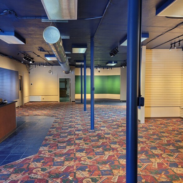 More Photos Of 1939 W Galbraith Rd, Cincinnati Storefront For Sale