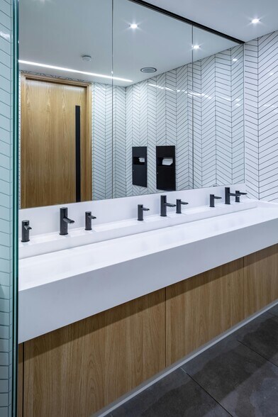 More Photos Of 1 Kingsway, London Office For Lease