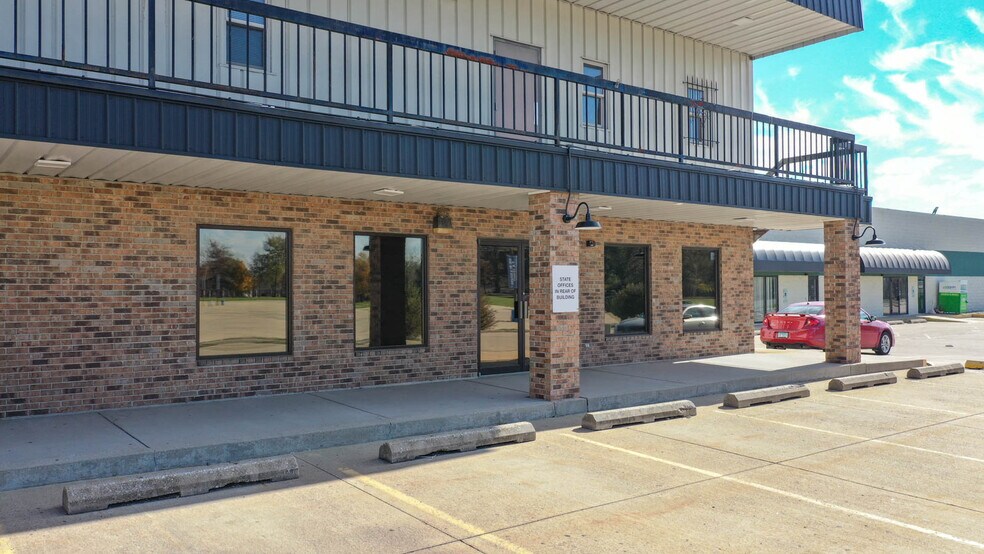 More Photos Of 201 McCausland St, Carlinville General Retail For Sale