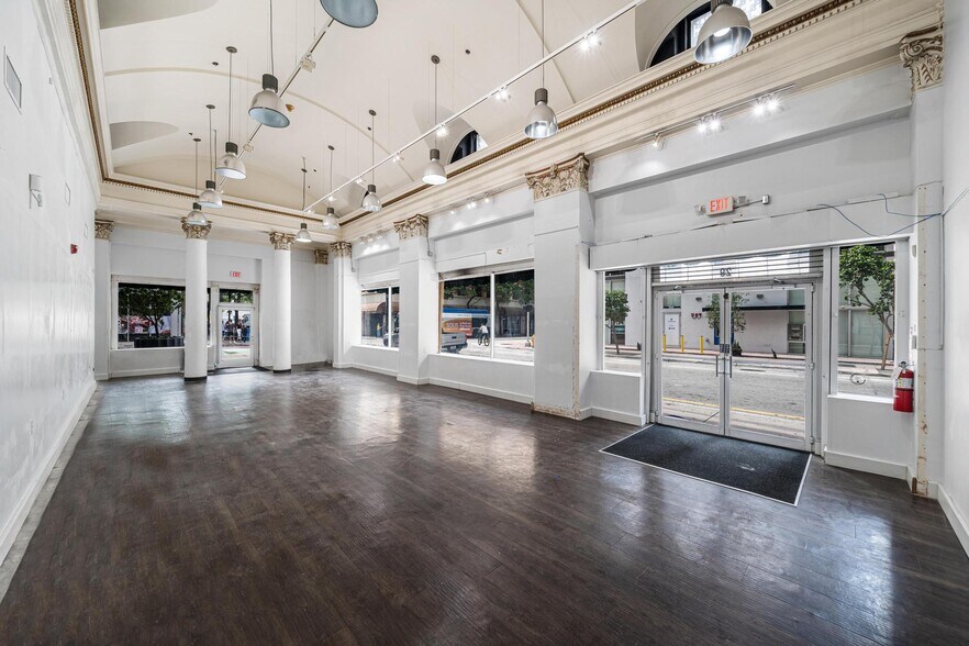 More Photos Of 25 SE 2nd Ave, Miami Office For Lease