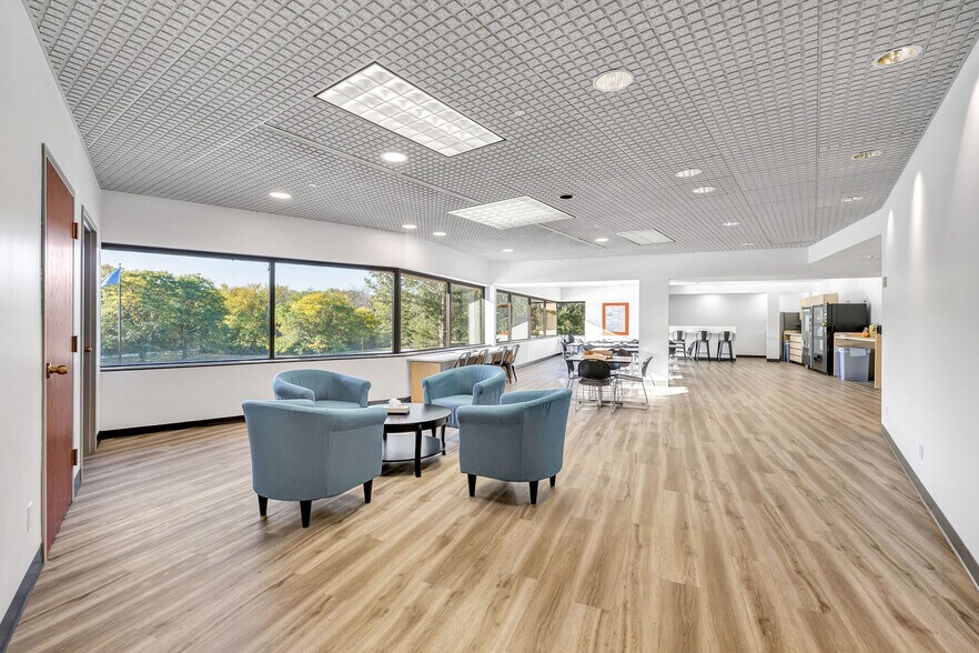 More Photos Of 700 Pilgrim Way, Green Bay Loft Creative Space For Sale
