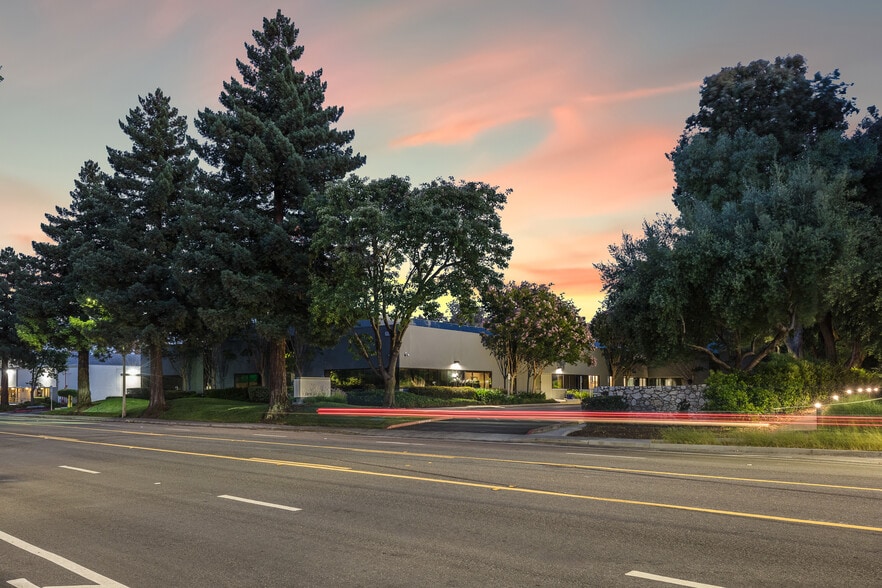 More Photos Of 674-680 W Maude Ave, Sunnyvale Research And Development For Lease