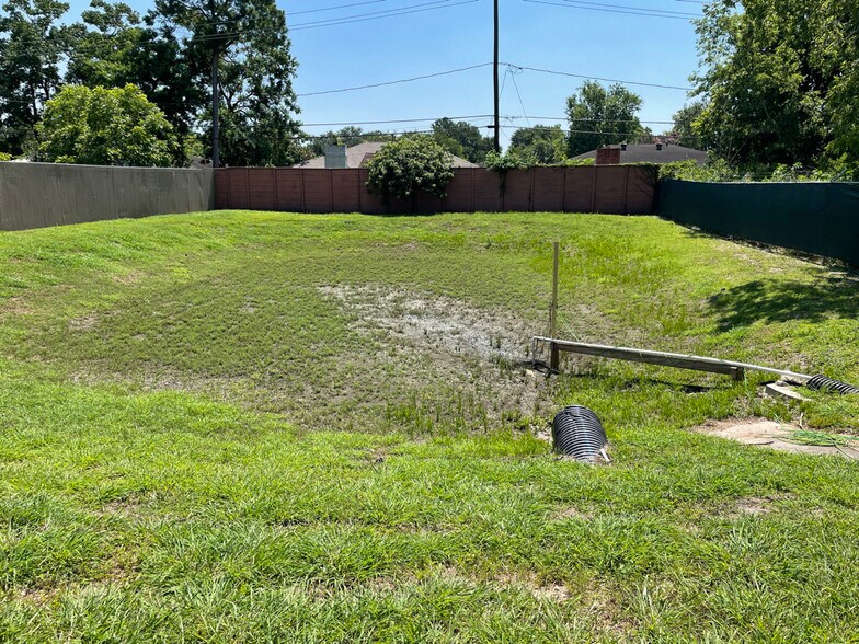 More Photos Of 11511 N Garden St, Houston Office Residential For Sale