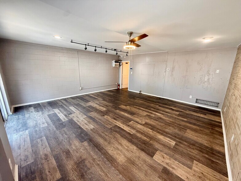 More Photos Of 1340-1342 Washington Ave, Loveland Storefront Retail Office For Lease