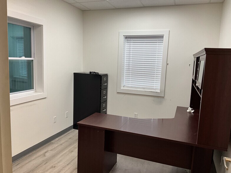 More Photos Of 804 Harmony Rd, Eatonton Showroom For Sale