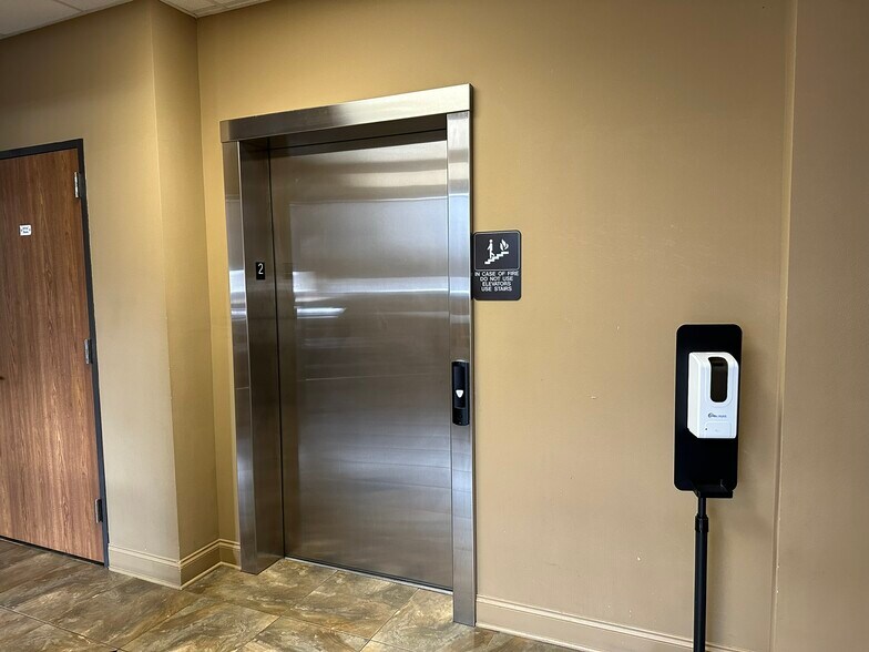 More Photos Of 4750 Sherwood Common Blvd, Baton Rouge Office For Lease