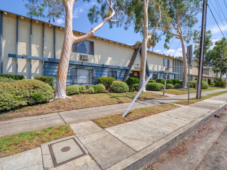 More Photos Of 8520 Sunland Blvd, Sun Valley Apartments For Sale