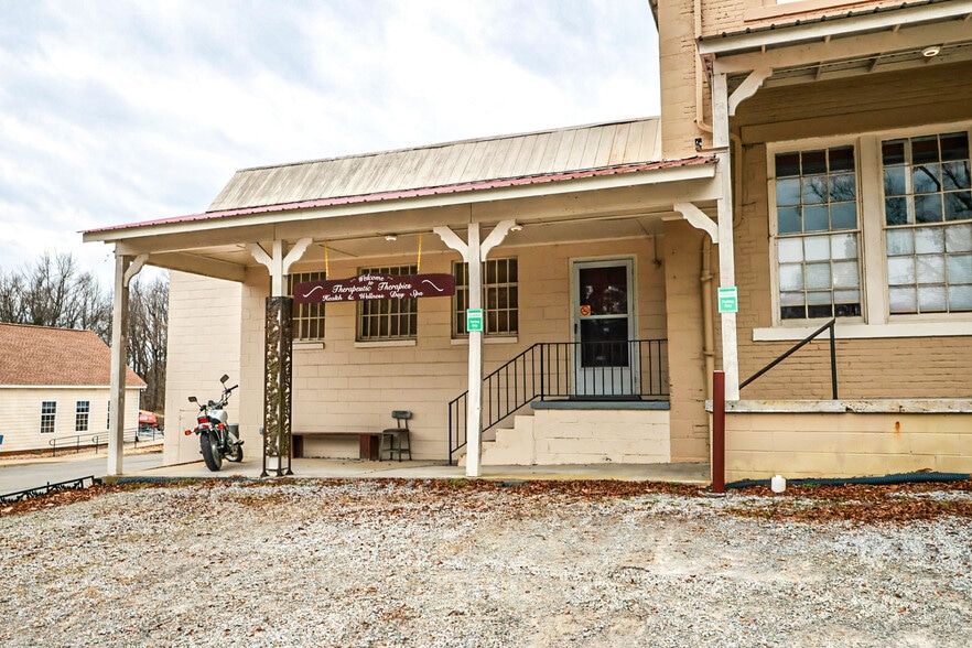 Primary Photo Of 300 E 6th Ave, Kenbridge Freestanding For Lease
