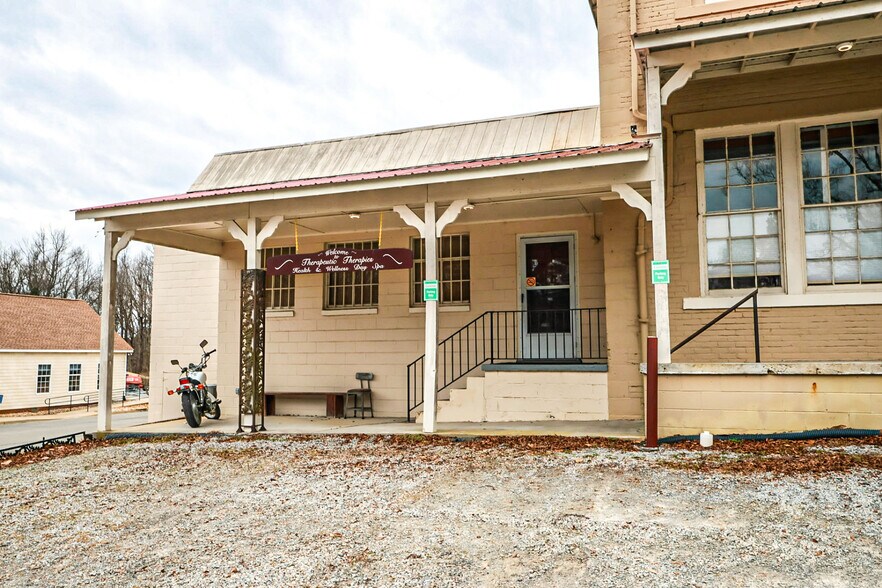 Primary Photo Of 300 Main St, Kenbridge Freestanding For Lease