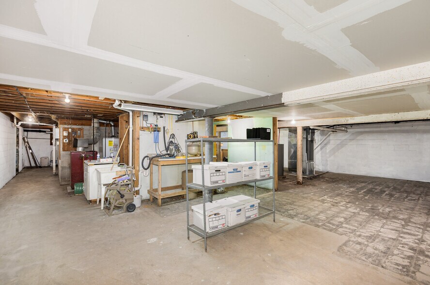 More Photos Of 32 Main St, Scottsville Storefront For Sale