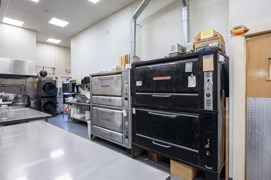 More Photos Of 499 State Rd, Plymouth Restaurant For Sale