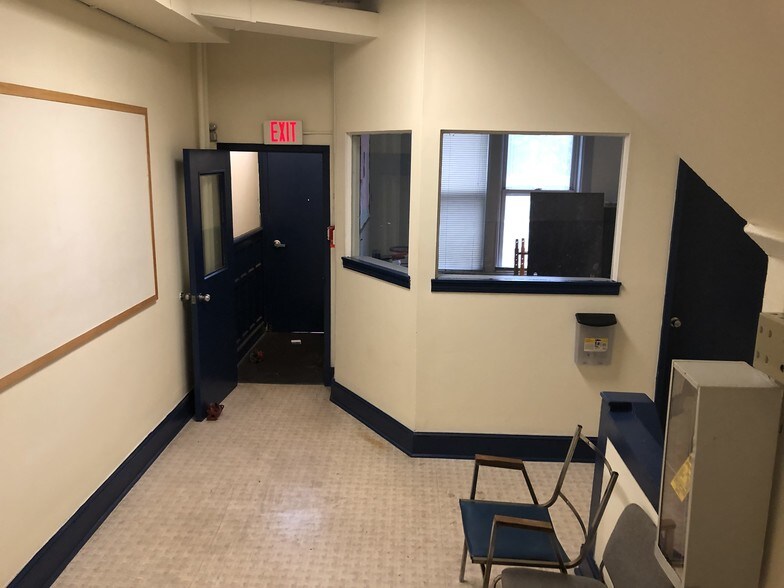 More Photos Of 248 W Girard Ave, Philadelphia Office For Sale