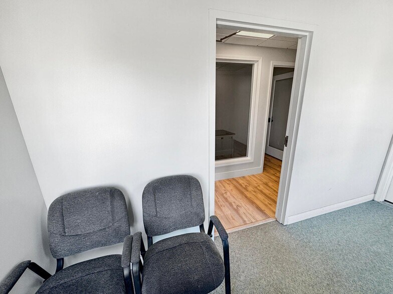 More Photos Of 225 Aberdeen Dr, Valparaiso Office For Sale