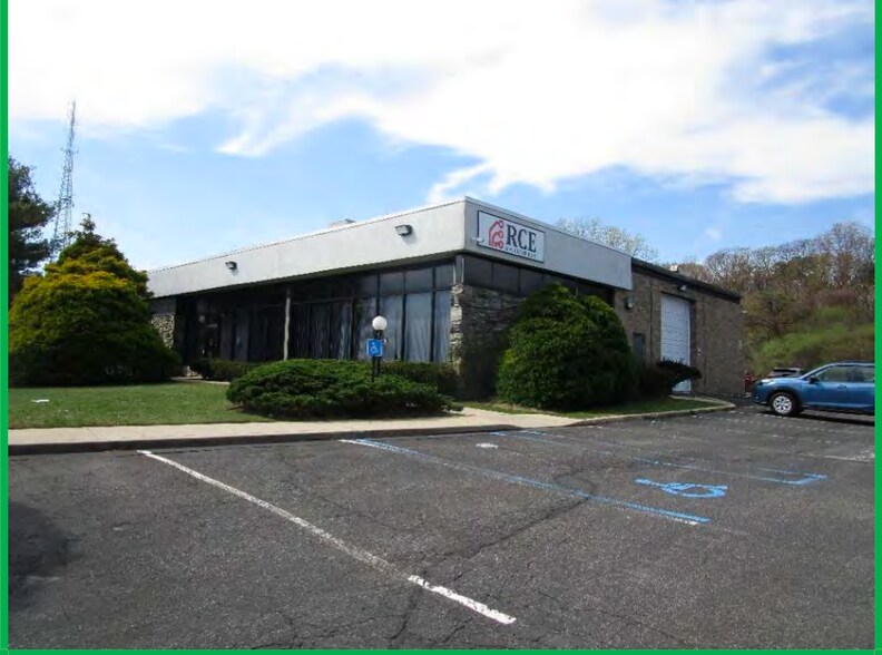 Primary Photo Of 110 Nicon Ct, Hauppauge Warehouse For Sale