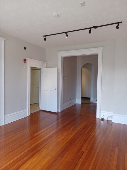 More Photos Of 330 W 9th St, Jacksonville Unknown For Lease