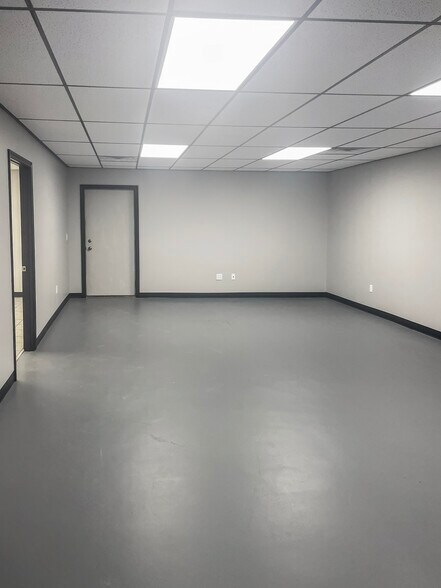 More Photos Of 419 Morgantown St, Kingwood Office For Sale