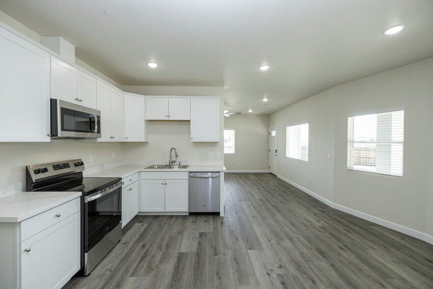 More Photos Of 720 N 2nd St, Patterson Specialty For Sale