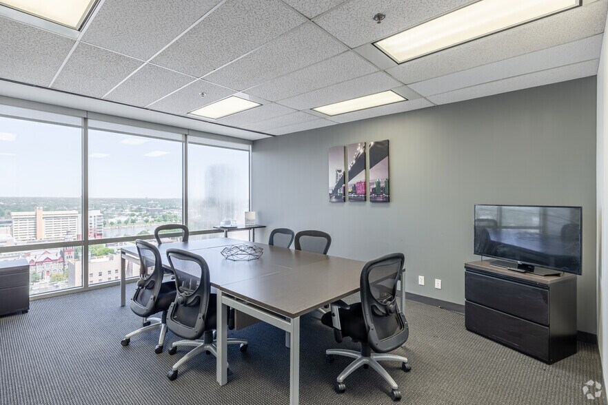 More Photos Of 400 W Capitol Ave, Little Rock Coworking Space