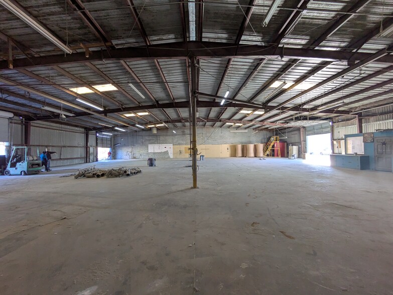 Primary Photo Of 1695 12th St, Sarasota Warehouse For Lease