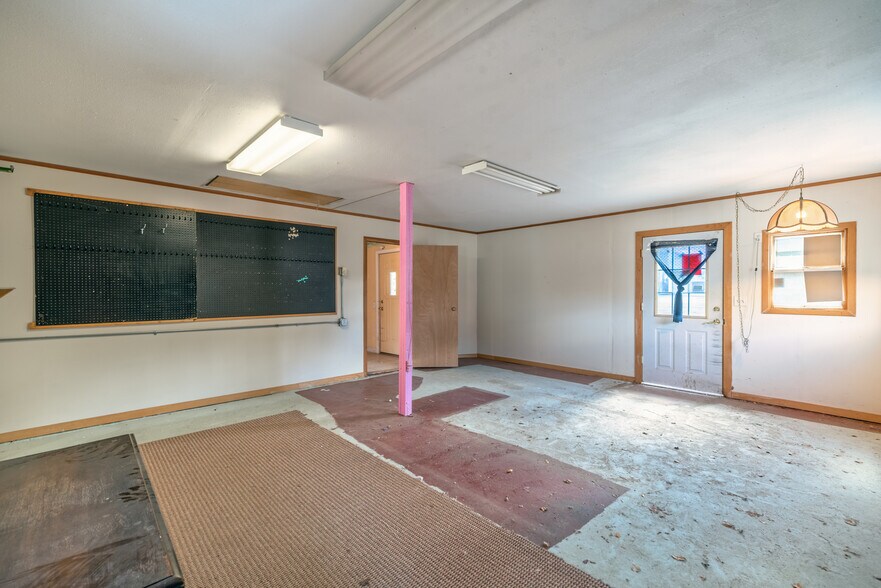 More Photos Of 121 Byers Ave, Hot Sulphur Springs Storefront Retail Residential For Sale