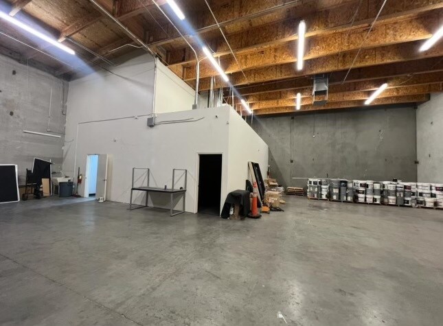 More Photos Of 4135 W Bell Dr, Las Vegas Industrial For Sale