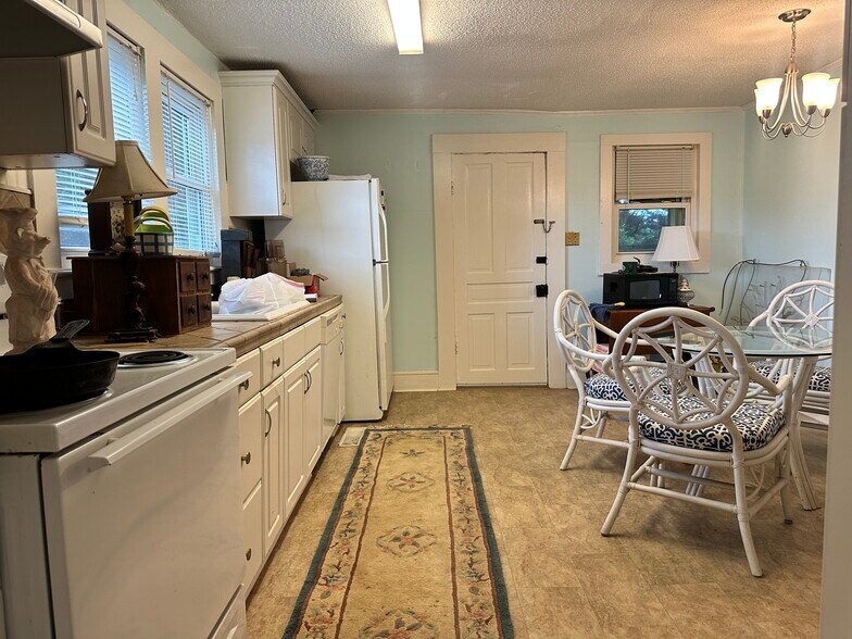 More Photos Of 1048 Klondike Rd, State Road Office For Sale