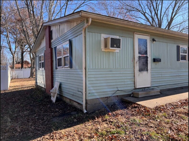 More Photos Of 5 Beverly Ln, Marissa Apartments For Sale