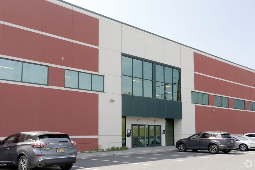More Photos Of 1 County Rd, Secaucus Distribution For Lease