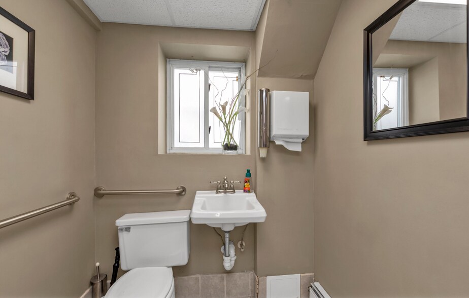 More Photos Of 2461 Merrick Ave, Merrick Medical For Sale