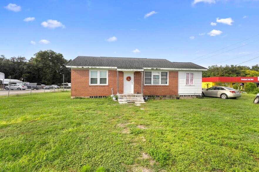 More Photos Of 2480 N Woodland Blvd, Deland Flex For Sale