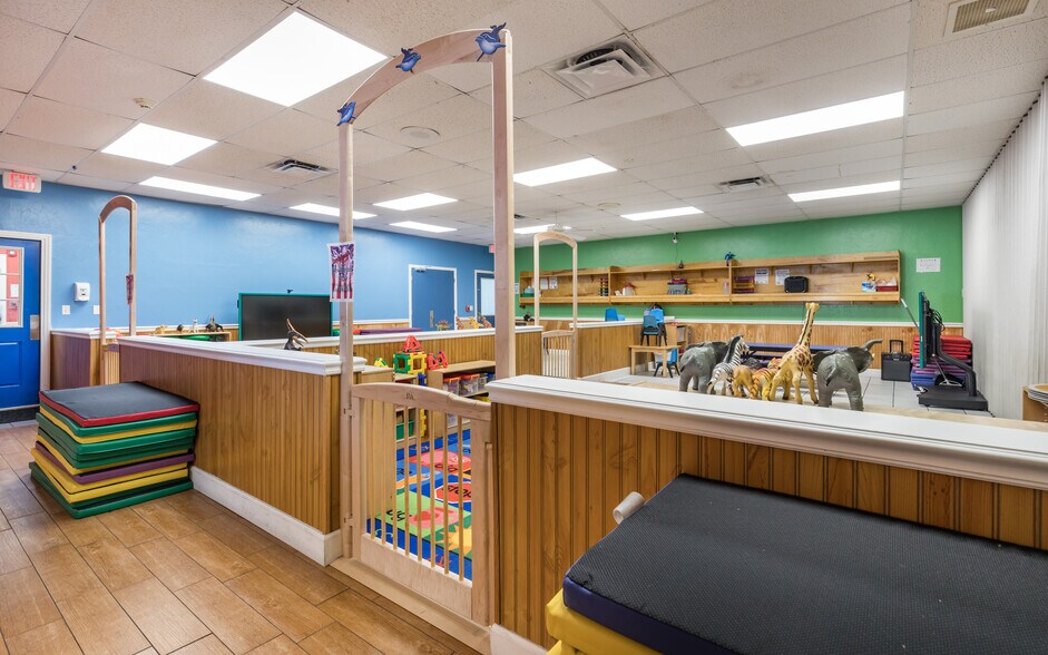 More Photos Of 871 100th Ave N, Naples Freestanding For Sale