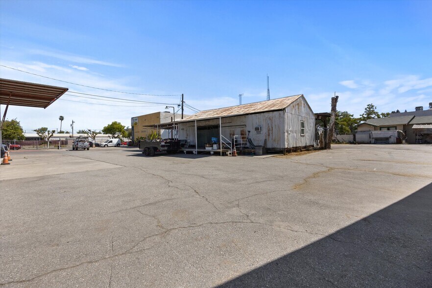 More Photos Of 205 E 18th St, Bakersfield Manufacturing For Sale