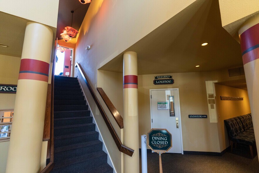 More Photos Of 1695 Beach Loop Drive, Bandon Restaurant For Sale