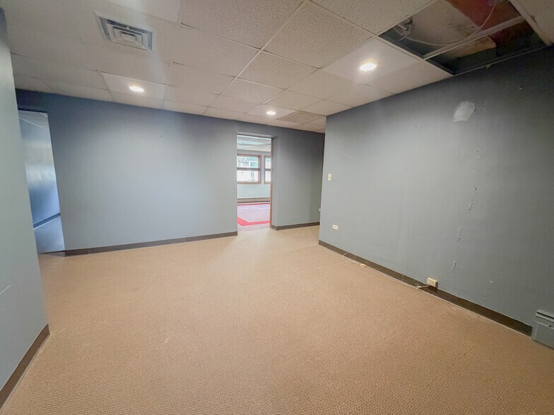 More Photos Of 515 Gold St, Green Lake Office For Sale