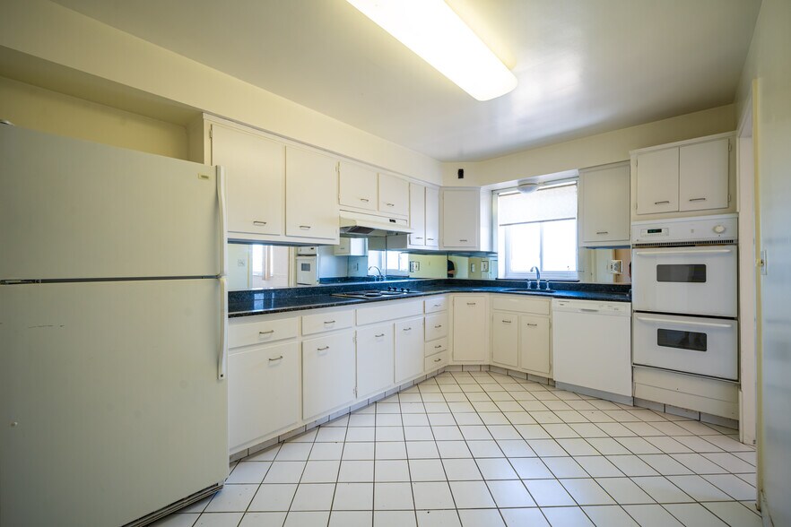 More Photos Of 17100 Van Aken Blvd, Cleveland Apartments For Sale